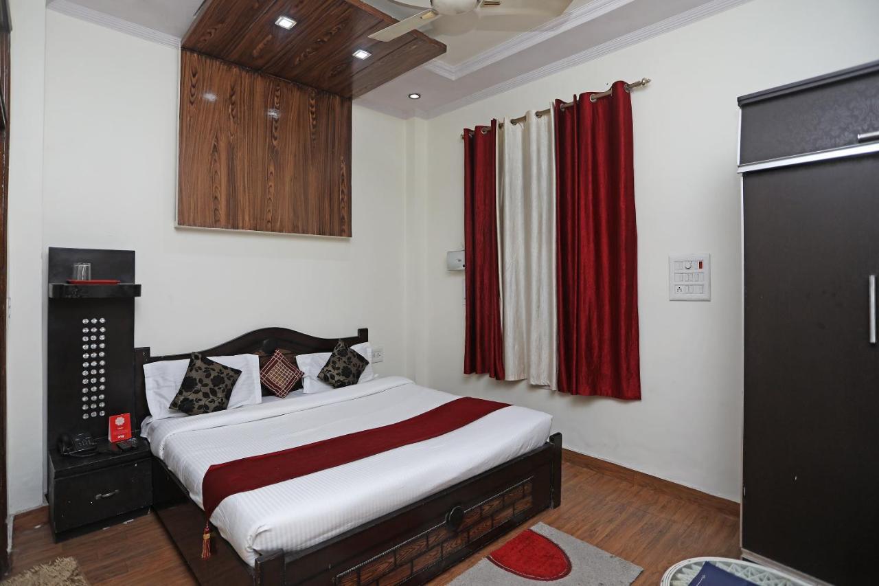 Oyo Stay The Castle Near M2K Cinemas Rohini New Delhi Buitenkant foto