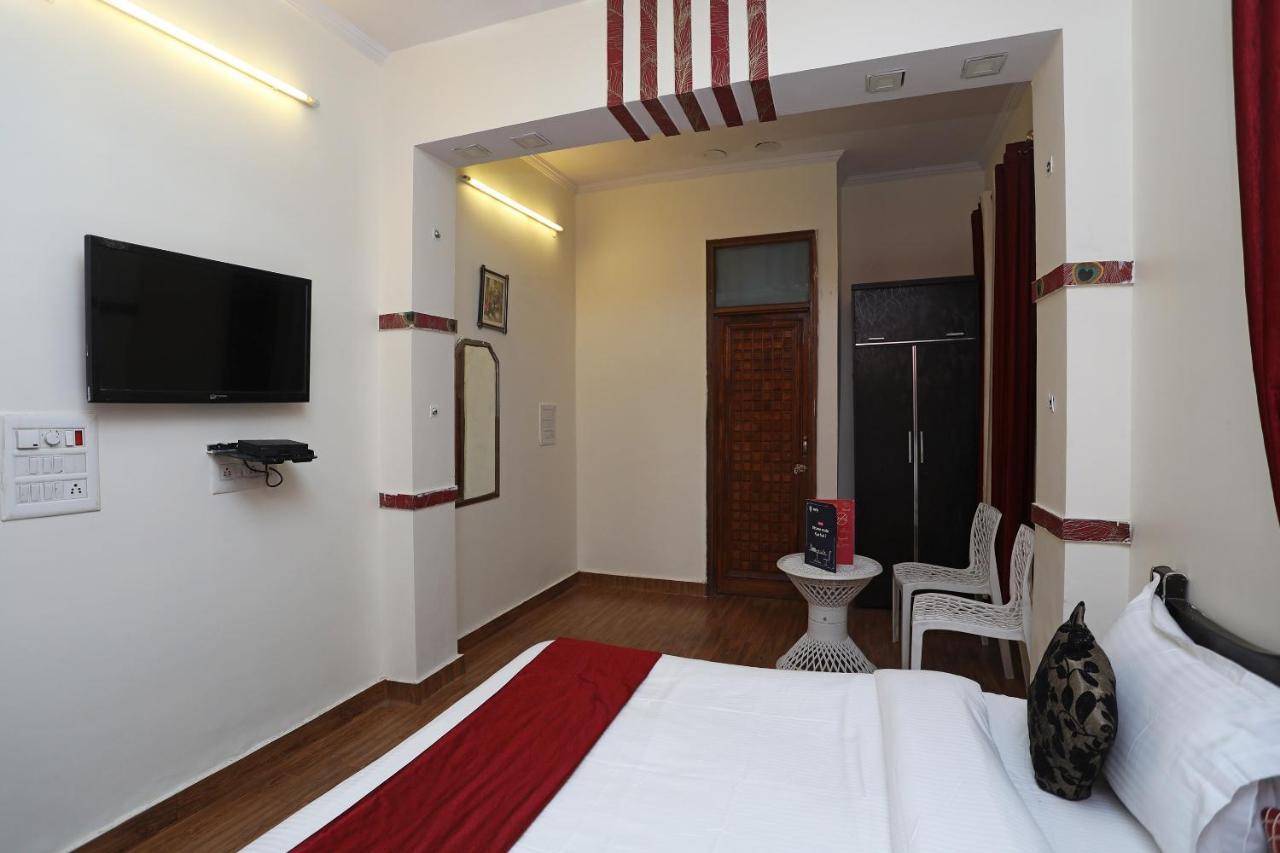 Oyo Stay The Castle Near M2K Cinemas Rohini New Delhi Buitenkant foto