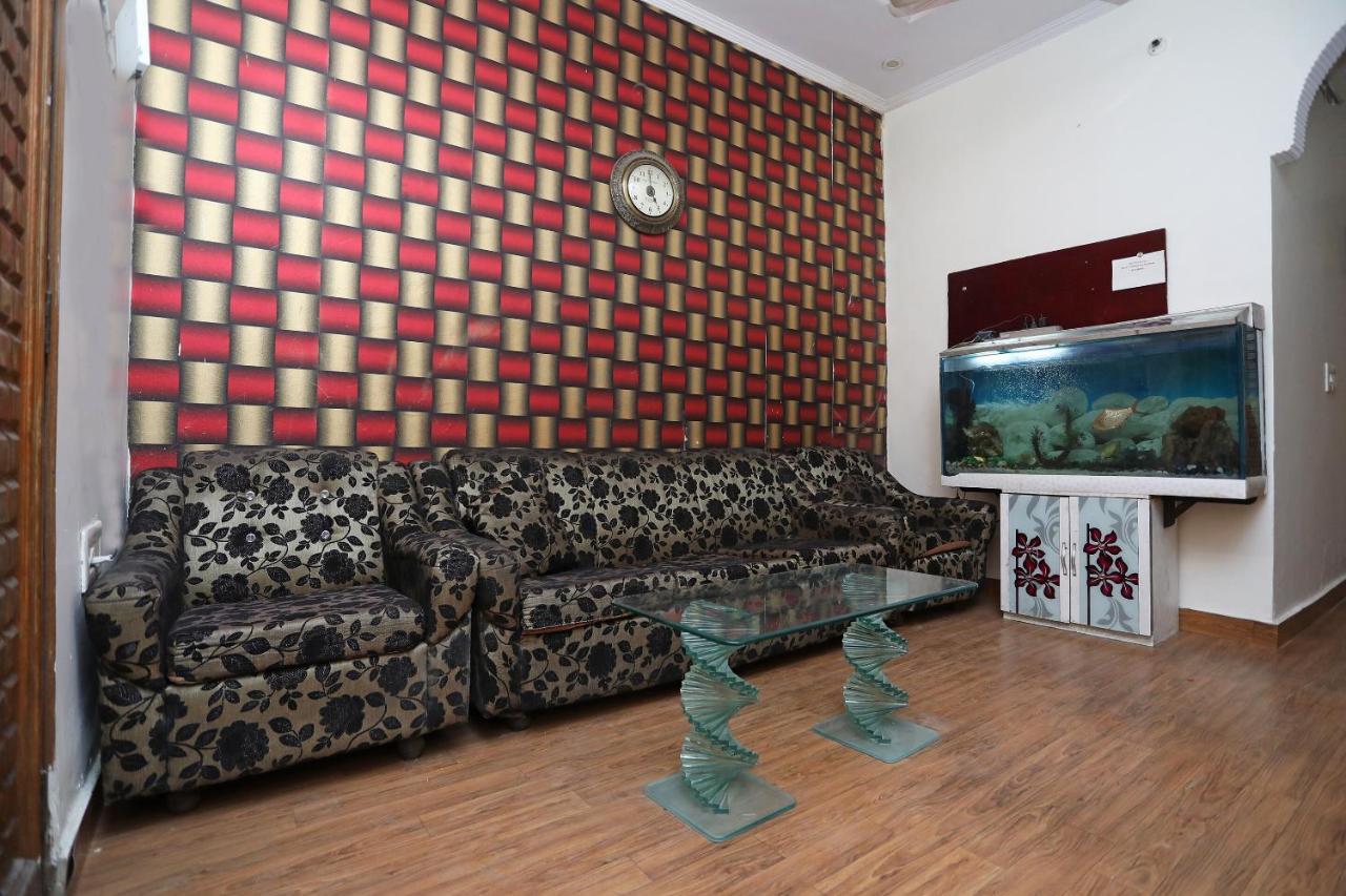 Oyo Stay The Castle Near M2K Cinemas Rohini New Delhi Buitenkant foto