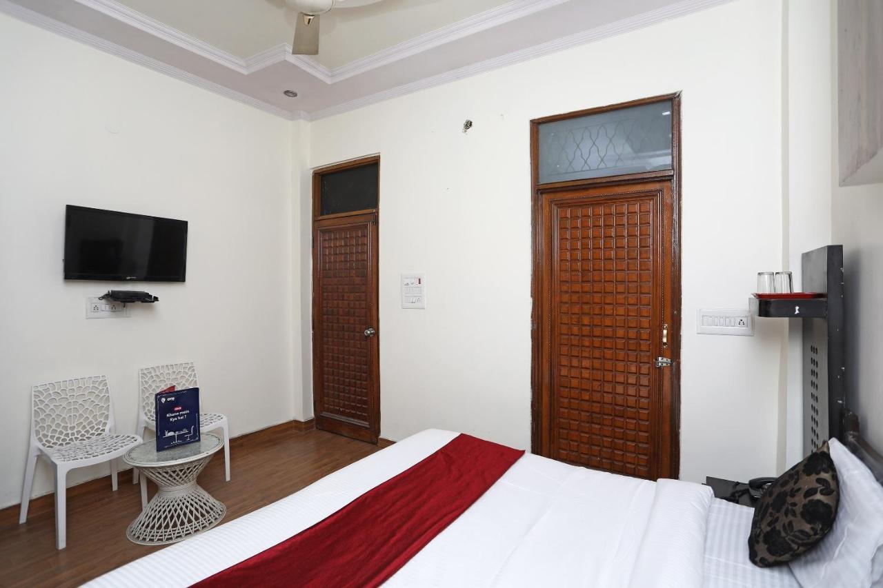 Oyo Stay The Castle Near M2K Cinemas Rohini New Delhi Buitenkant foto