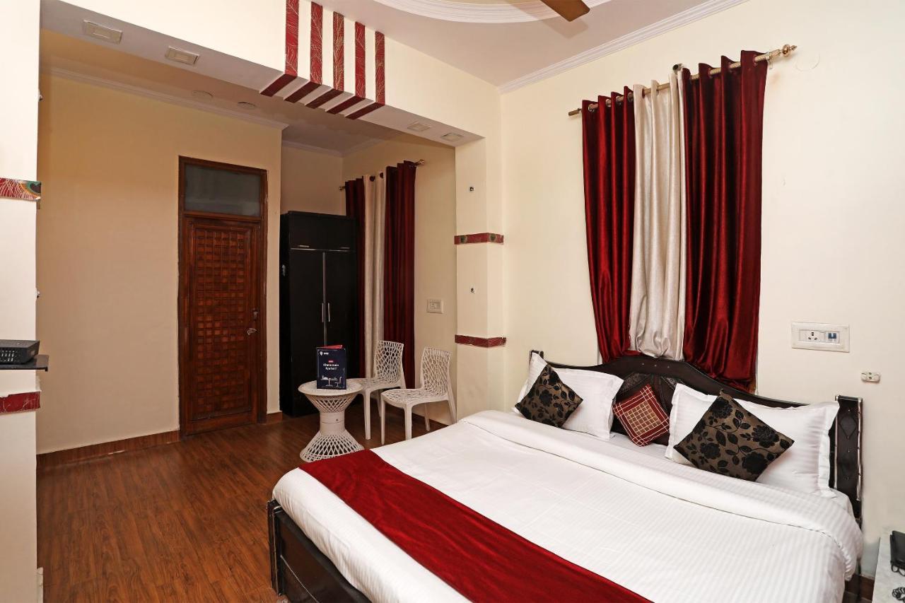 Oyo Stay The Castle Near M2K Cinemas Rohini New Delhi Buitenkant foto