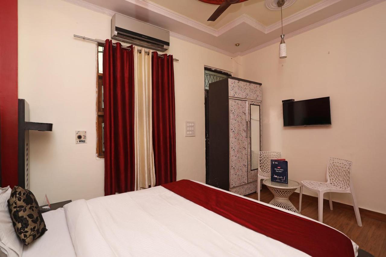 Oyo Stay The Castle Near M2K Cinemas Rohini New Delhi Buitenkant foto