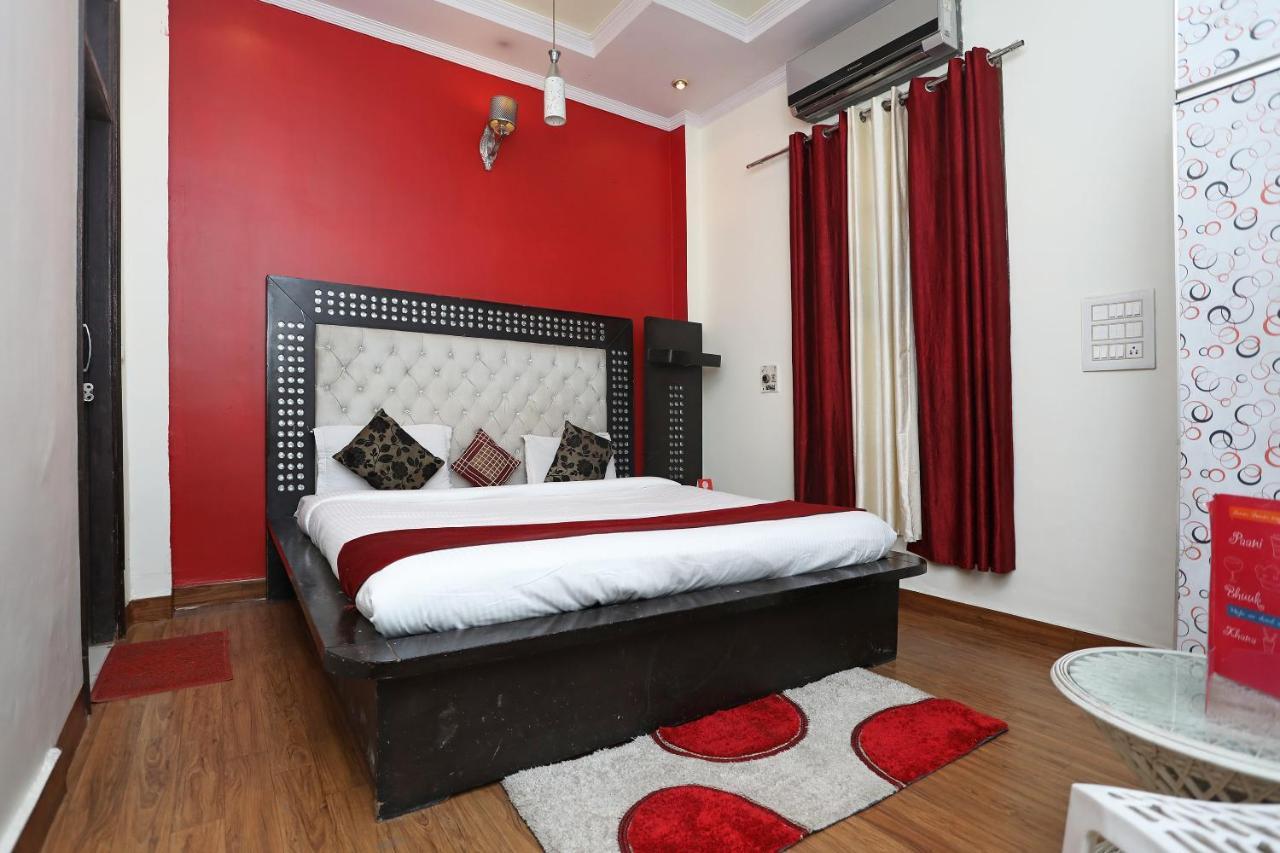 Oyo Stay The Castle Near M2K Cinemas Rohini New Delhi Buitenkant foto