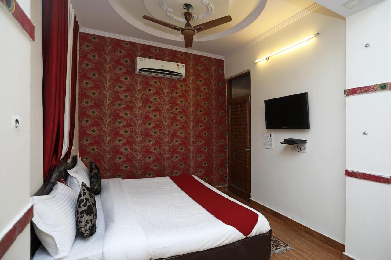Oyo Stay The Castle Near M2K Cinemas Rohini New Delhi Buitenkant foto